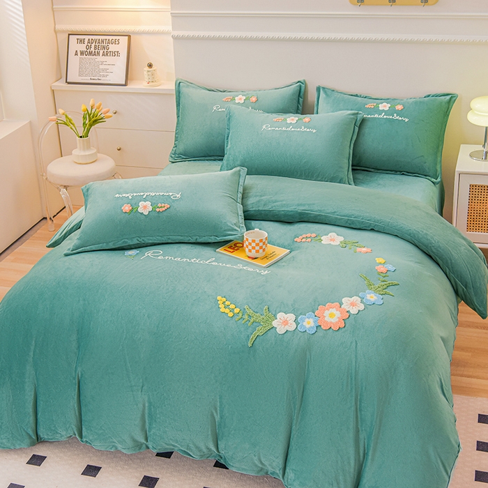 91家纺网 家纺一手货源 找家纺 提花大世界 2025新款宝宝绒绣花款牛奶绒婴儿绒保暖四件套 菲尼-水绿