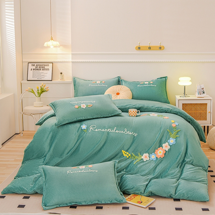 91家纺网 家纺一手货源 找家纺 提花大世界 2025新款宝宝绒绣花款牛奶绒婴儿绒保暖四件套 菲尼-水绿