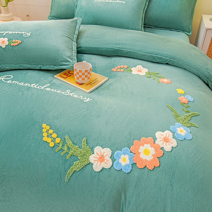 91家纺网 家纺一手货源 找家纺 提花大世界 2025新款宝宝绒绣花款牛奶绒婴儿绒保暖四件套 菲尼-水绿