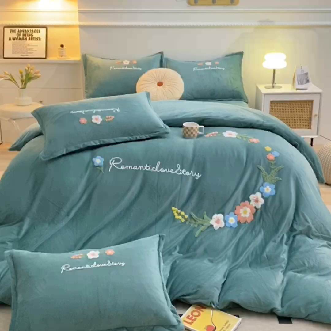 91家纺网 家纺一手货源 找家纺 提花大世界 2025新款宝宝绒绣花款牛奶绒婴儿绒保暖四件套 菲尼-水绿