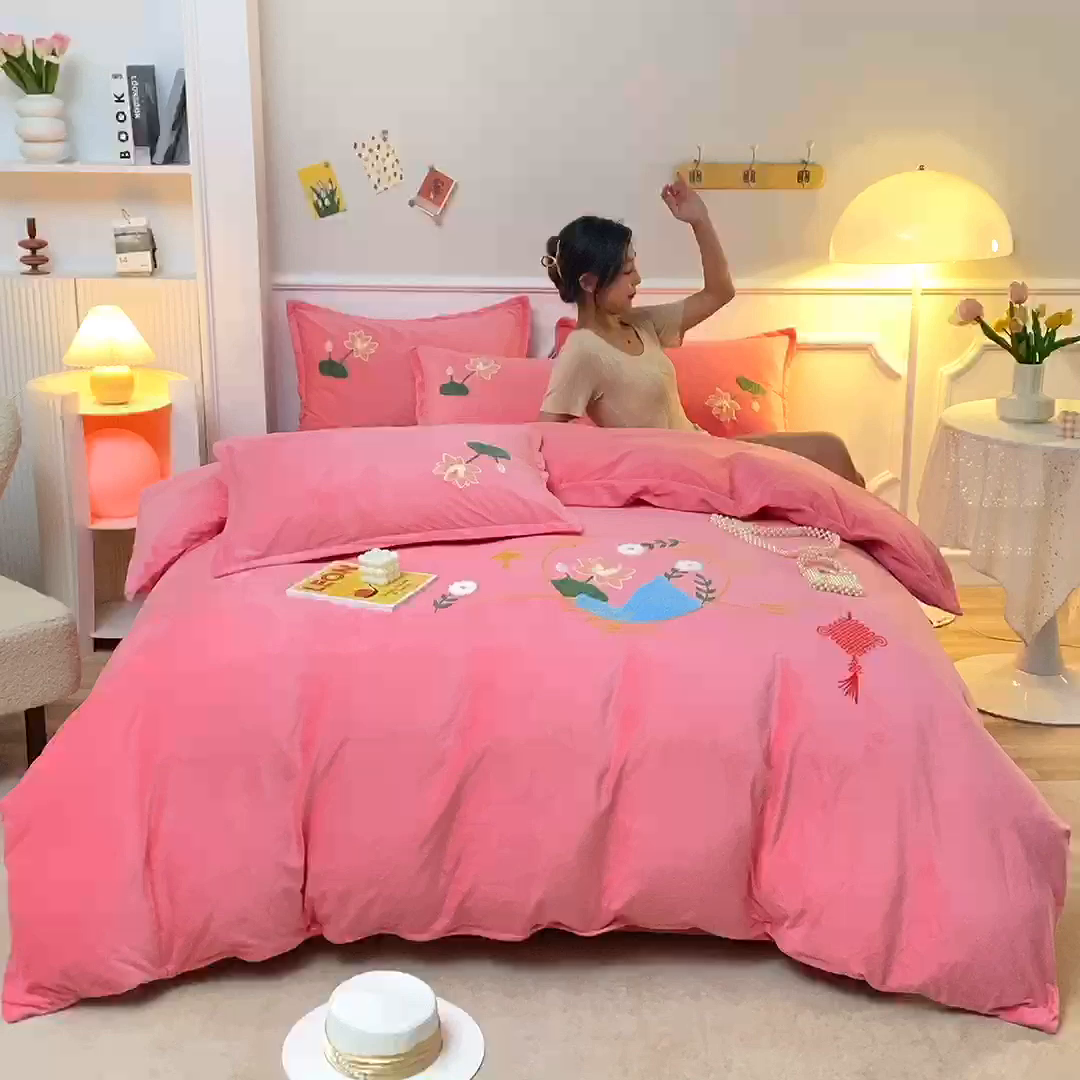 91家纺网 家纺一手货源 找家纺 提花大世界 2025新款宝宝绒绣花款牛奶绒婴儿绒保暖四件套 花辰月夕-粉玉