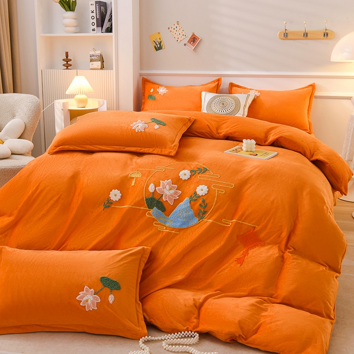 91家纺网 家纺一手货源 找家纺 提花大世界 2025新款宝宝绒绣花款牛奶绒婴儿绒保暖四件套 花辰月夕-橘色