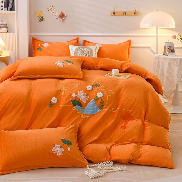 91家纺网 家纺一手货源 找家纺 提花大世界 2025新款宝宝绒绣花款牛奶绒婴儿绒保暖四件套 花辰月夕-橘色