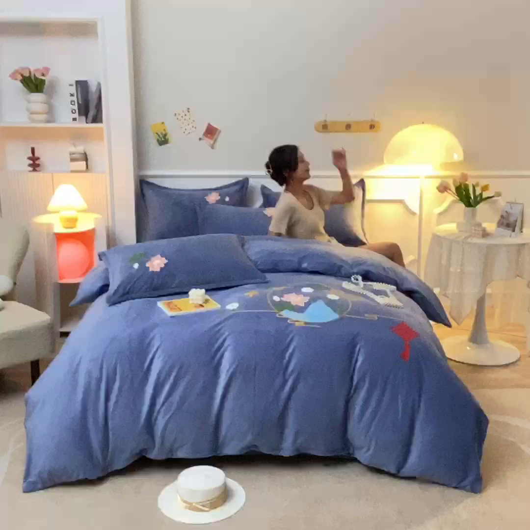 91家纺网 家纺一手货源 找家纺 提花大世界 2025新款宝宝绒绣花款牛奶绒婴儿绒保暖四件套 花辰月夕-蓝灰