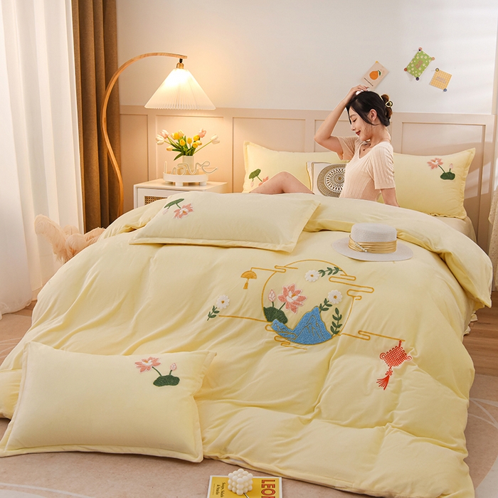 91家纺网 家纺一手货源 找家纺 提花大世界 2025新款宝宝绒绣花款牛奶绒婴儿绒保暖四件套 花辰月夕-奶白