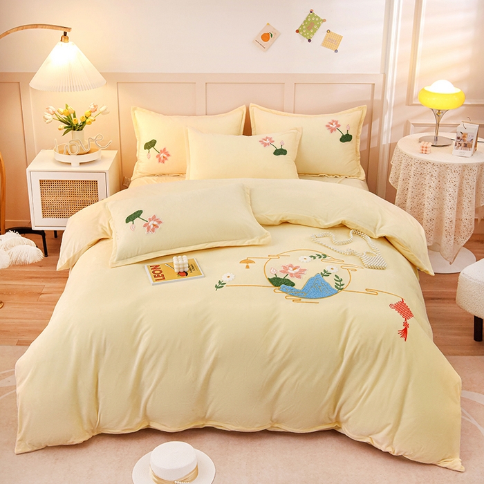 91家纺网 家纺一手货源 找家纺 提花大世界 2025新款宝宝绒绣花款牛奶绒婴儿绒保暖四件套 花辰月夕-奶白