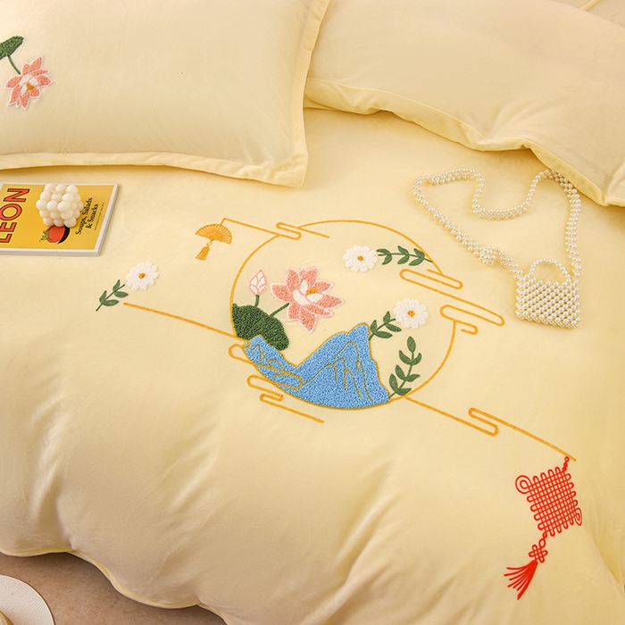 91家纺网 家纺一手货源 找家纺 提花大世界 2025新款宝宝绒绣花款牛奶绒婴儿绒保暖四件套 花辰月夕-奶白