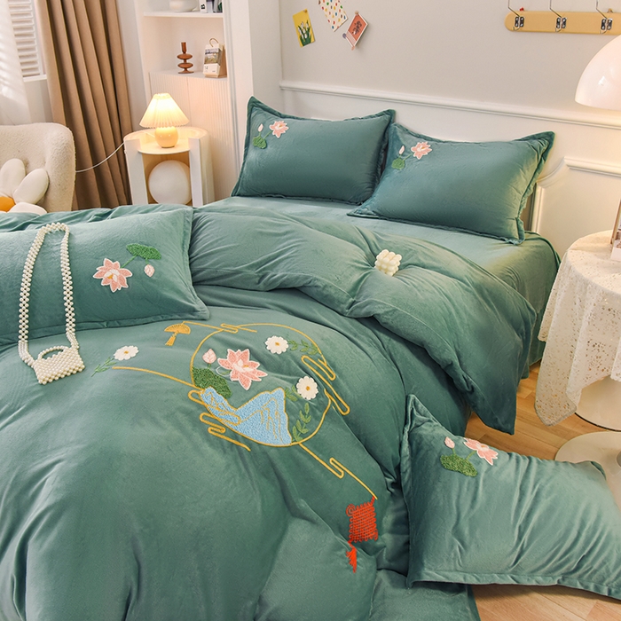 91家纺网 家纺一手货源 找家纺 提花大世界 2025新款宝宝绒绣花款牛奶绒婴儿绒保暖四件套 花辰月夕-水绿