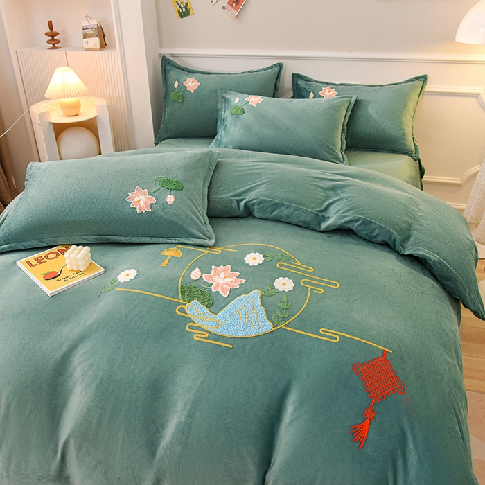 91家纺网 家纺一手货源 找家纺 提花大世界 2025新款宝宝绒绣花款牛奶绒婴儿绒保暖四件套 花辰月夕-水绿