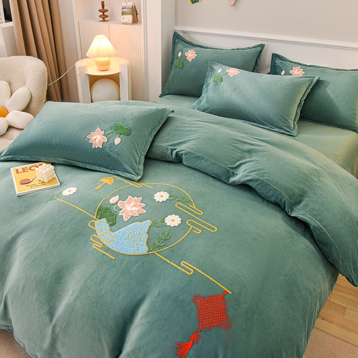 91家纺网 家纺一手货源 找家纺 提花大世界 2025新款宝宝绒绣花款牛奶绒婴儿绒保暖四件套 花辰月夕-水绿