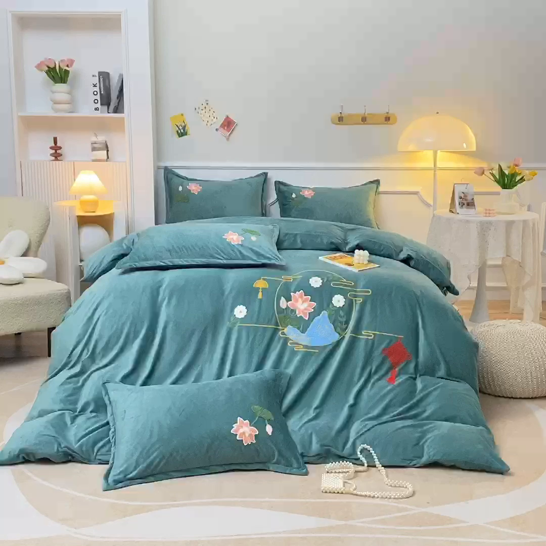 91家纺网 家纺一手货源 找家纺 提花大世界 2025新款宝宝绒绣花款牛奶绒婴儿绒保暖四件套 花辰月夕-水绿