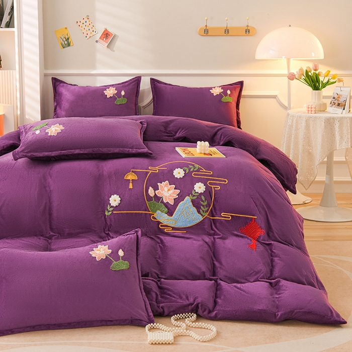 91家纺网 家纺一手货源 找家纺 提花大世界 2025新款宝宝绒绣花款牛奶绒婴儿绒保暖四件套 花辰月夕-紫色