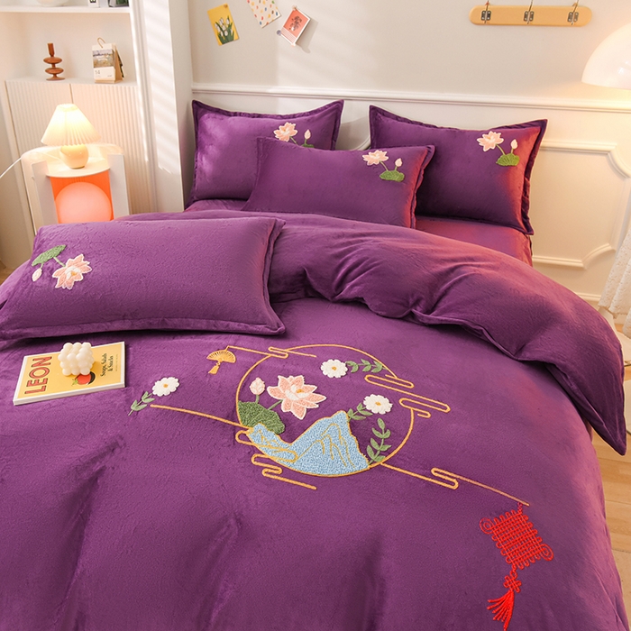 91家纺网 家纺一手货源 找家纺 提花大世界 2025新款宝宝绒绣花款牛奶绒婴儿绒保暖四件套 花辰月夕-紫色