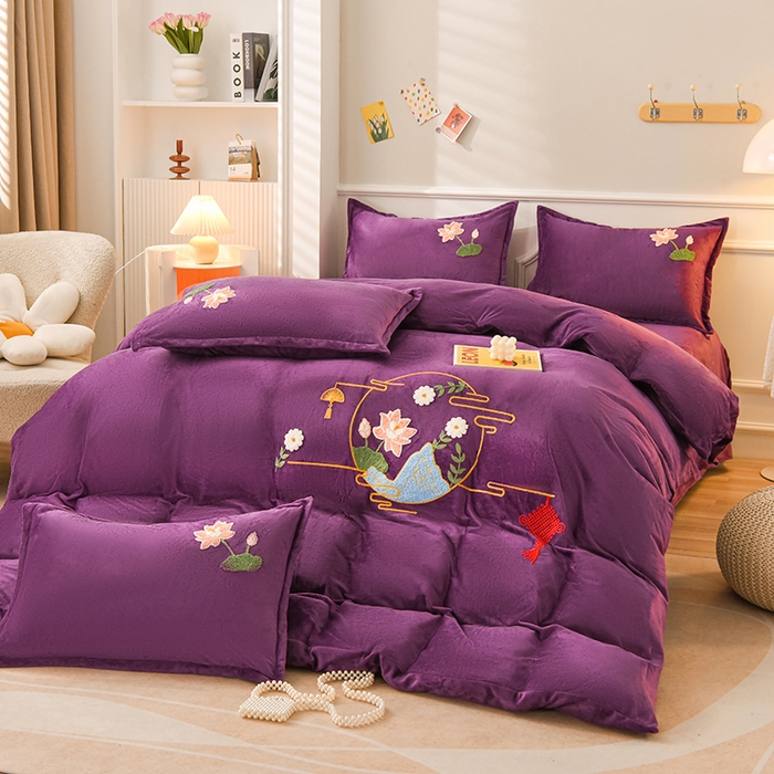 91家纺网 家纺一手货源 找家纺 提花大世界 2025新款宝宝绒绣花款牛奶绒婴儿绒保暖四件套 花辰月夕-紫色