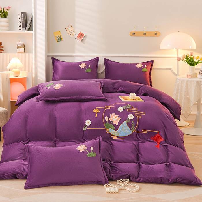 91家纺网 家纺一手货源 找家纺 提花大世界 2025新款宝宝绒绣花款牛奶绒婴儿绒保暖四件套 花辰月夕-紫色