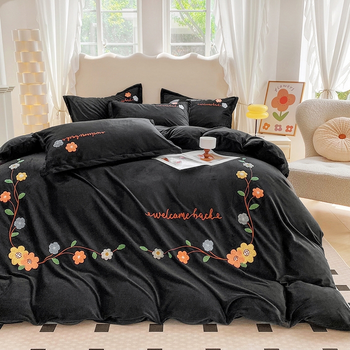 91家纺网 家纺一手货源 找家纺 提花大世界 2025新款宝宝绒绣花款牛奶绒婴儿绒保暖四件套 花之隐逸-赫本风