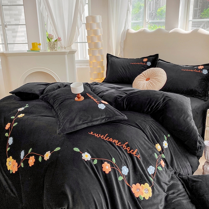 91家纺网 家纺一手货源 找家纺 提花大世界 2025新款宝宝绒绣花款牛奶绒婴儿绒保暖四件套 花之隐逸-赫本风