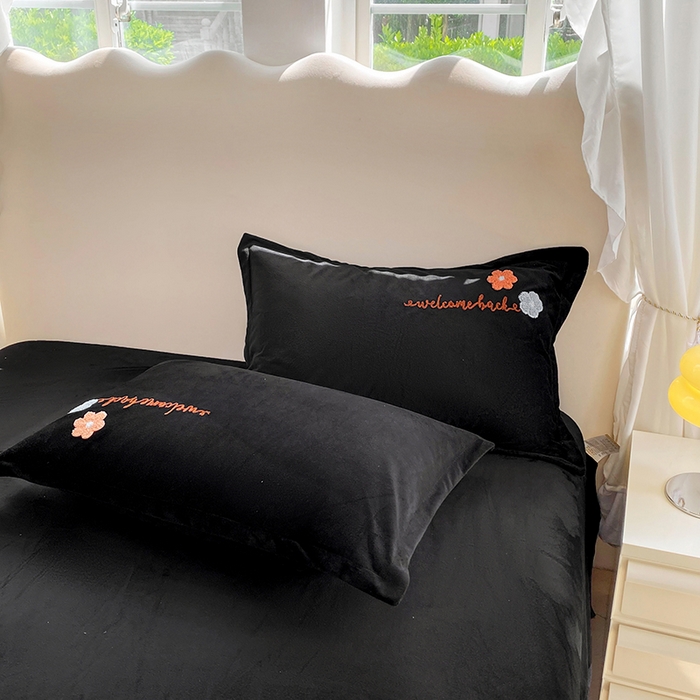 91家纺网 家纺一手货源 找家纺 提花大世界 2025新款宝宝绒绣花款牛奶绒婴儿绒保暖四件套 花之隐逸-赫本风