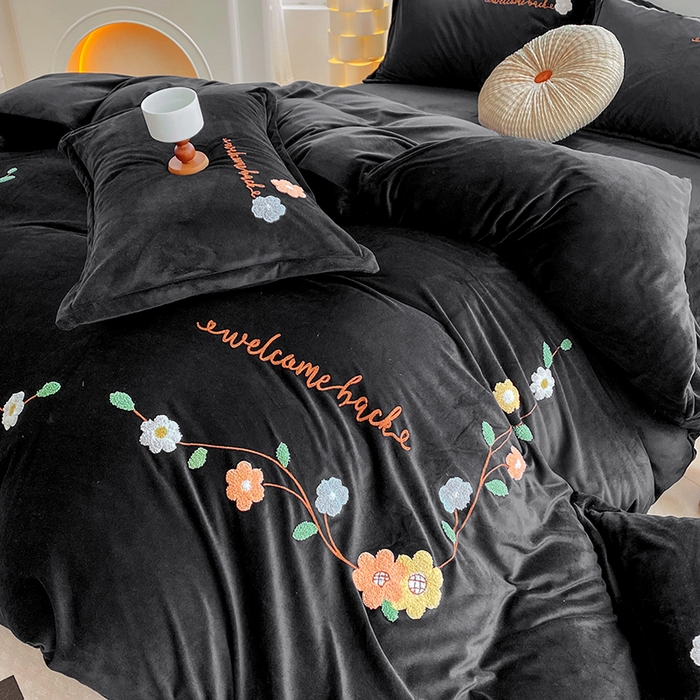 91家纺网 家纺一手货源 找家纺 提花大世界 2025新款宝宝绒绣花款牛奶绒婴儿绒保暖四件套 花之隐逸-赫本风