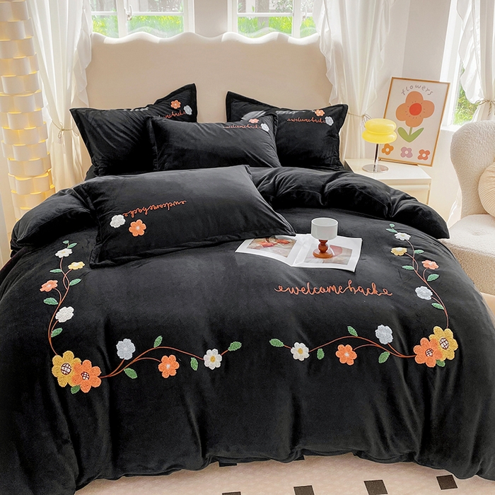 91家纺网 家纺一手货源 找家纺 提花大世界 2025新款宝宝绒绣花款牛奶绒婴儿绒保暖四件套 花之隐逸-赫本风