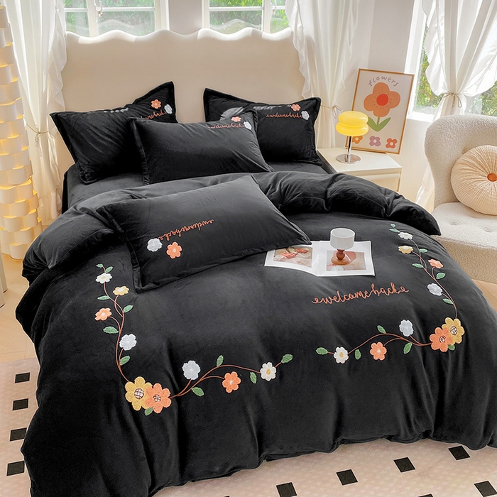 91家纺网 家纺一手货源 找家纺 提花大世界 2025新款宝宝绒绣花款牛奶绒婴儿绒保暖四件套 花之隐逸-赫本风