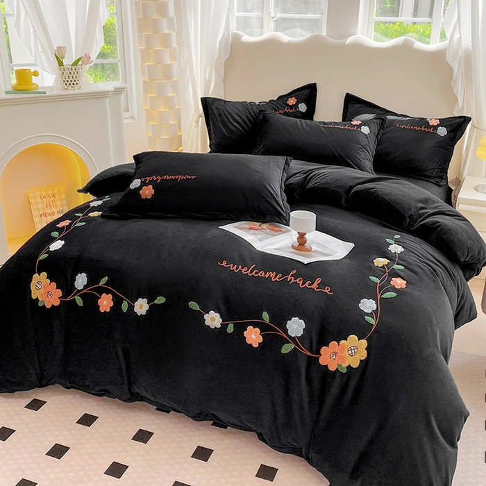 91家纺网 家纺一手货源 找家纺 提花大世界 2025新款宝宝绒绣花款牛奶绒婴儿绒保暖四件套 花之隐逸-赫本风