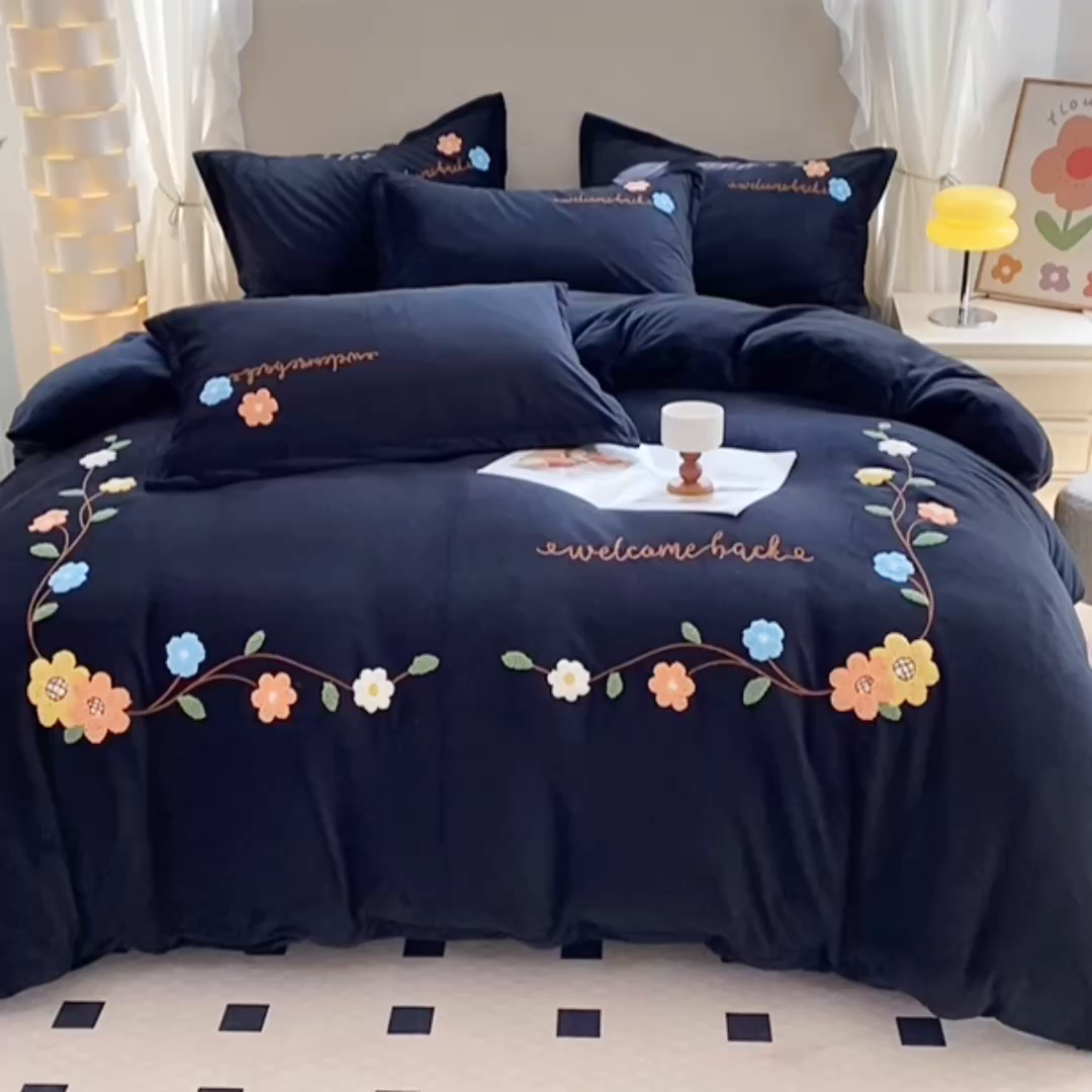 91家纺网 家纺一手货源 找家纺 提花大世界 2025新款宝宝绒绣花款牛奶绒婴儿绒保暖四件套 花之隐逸-赫本风