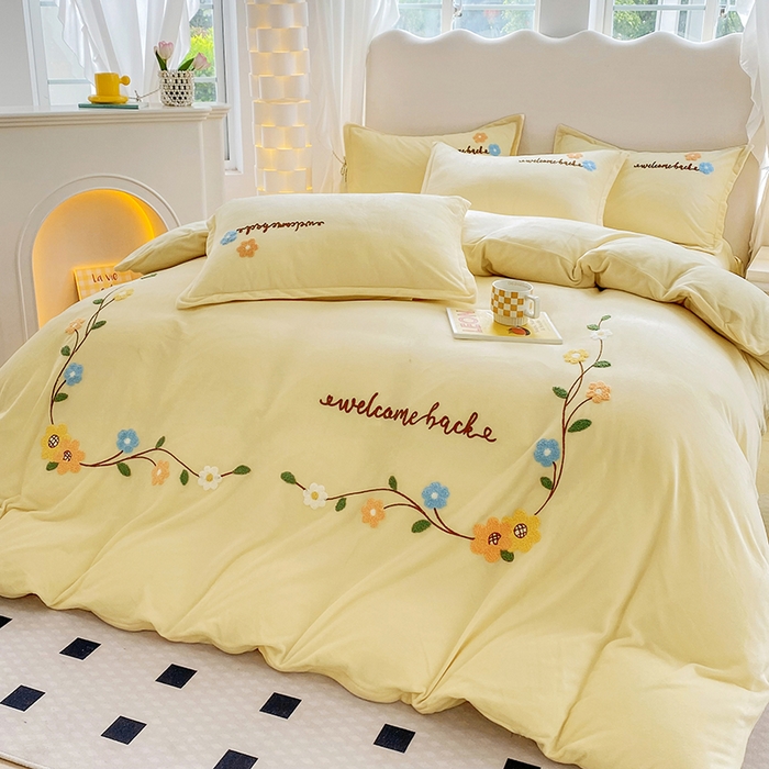 91家纺网 家纺一手货源 找家纺 提花大世界 2025新款宝宝绒绣花款牛奶绒婴儿绒保暖四件套 花之隐逸-奶白