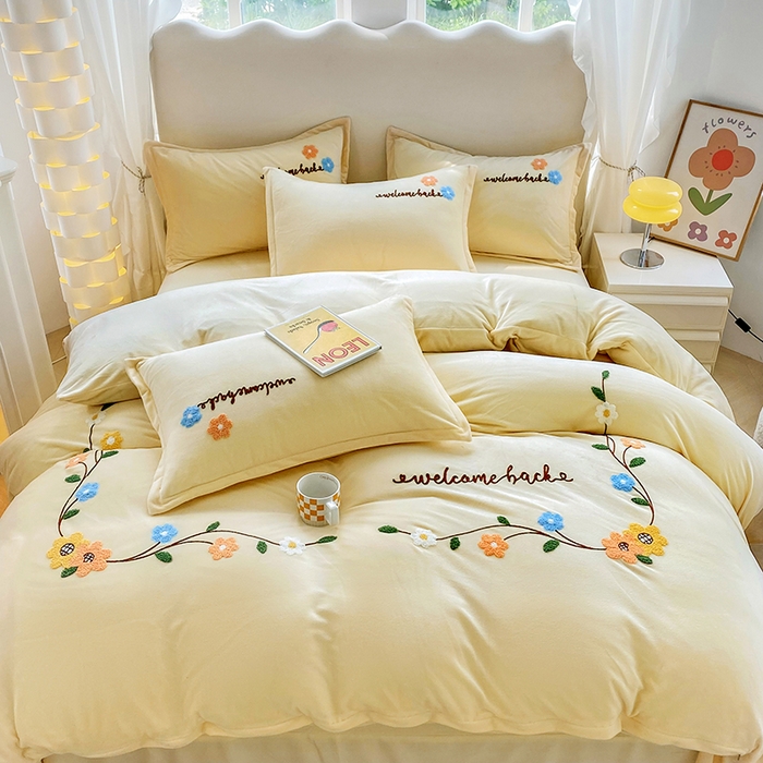 91家纺网 家纺一手货源 找家纺 提花大世界 2025新款宝宝绒绣花款牛奶绒婴儿绒保暖四件套 花之隐逸-奶白