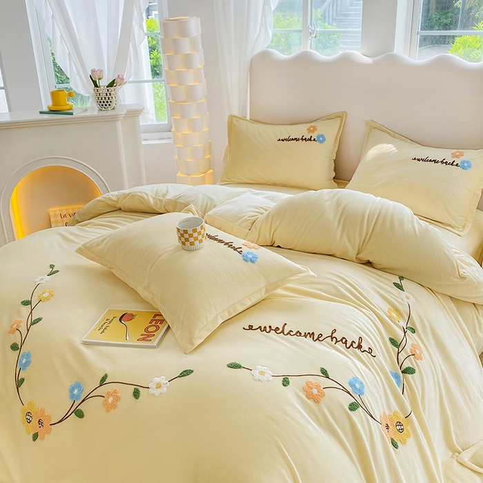 91家纺网 家纺一手货源 找家纺 提花大世界 2025新款宝宝绒绣花款牛奶绒婴儿绒保暖四件套 花之隐逸-奶白