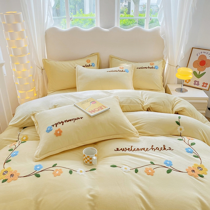 91家纺网 家纺一手货源 找家纺 提花大世界 2025新款宝宝绒绣花款牛奶绒婴儿绒保暖四件套 花之隐逸-奶白