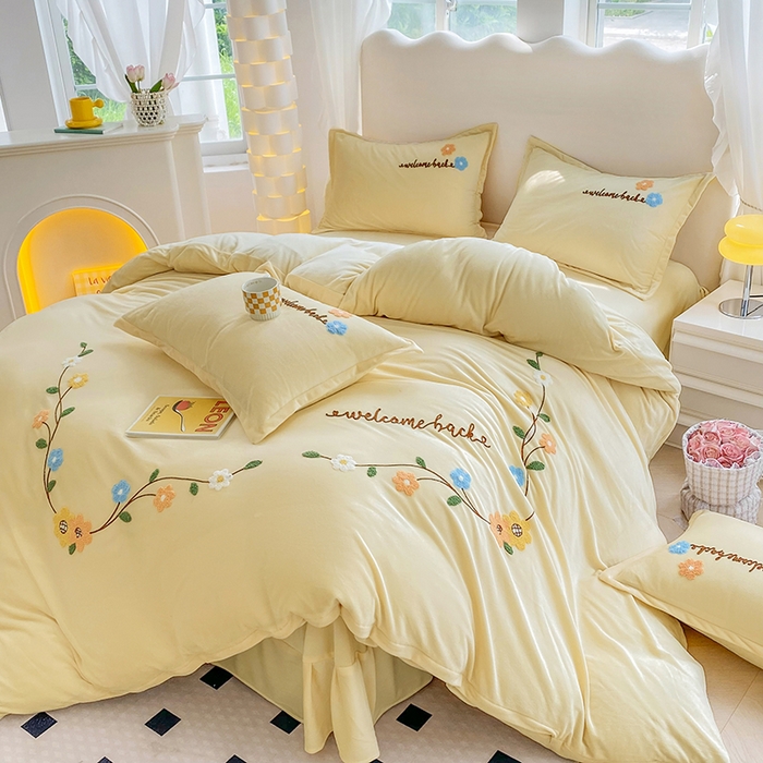 91家纺网 家纺一手货源 找家纺 提花大世界 2025新款宝宝绒绣花款牛奶绒婴儿绒保暖四件套 花之隐逸-奶白