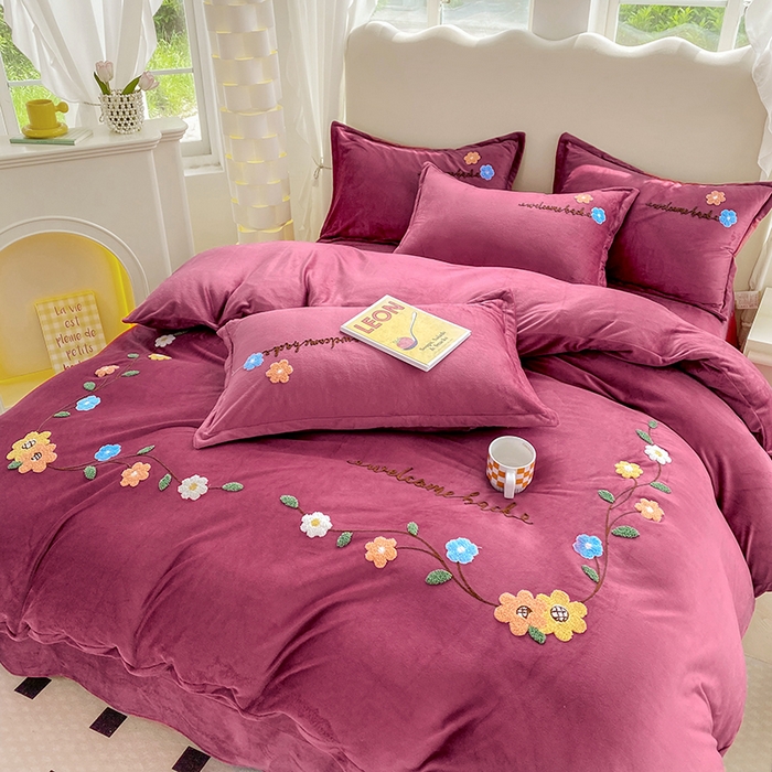 91家纺网 家纺一手货源 找家纺 提花大世界 2025新款宝宝绒绣花款牛奶绒婴儿绒保暖四件套 花之隐逸-深豆沙