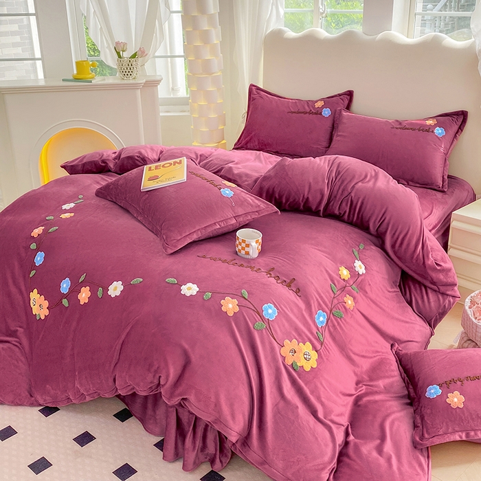 91家纺网 家纺一手货源 找家纺 提花大世界 2025新款宝宝绒绣花款牛奶绒婴儿绒保暖四件套 花之隐逸-深豆沙