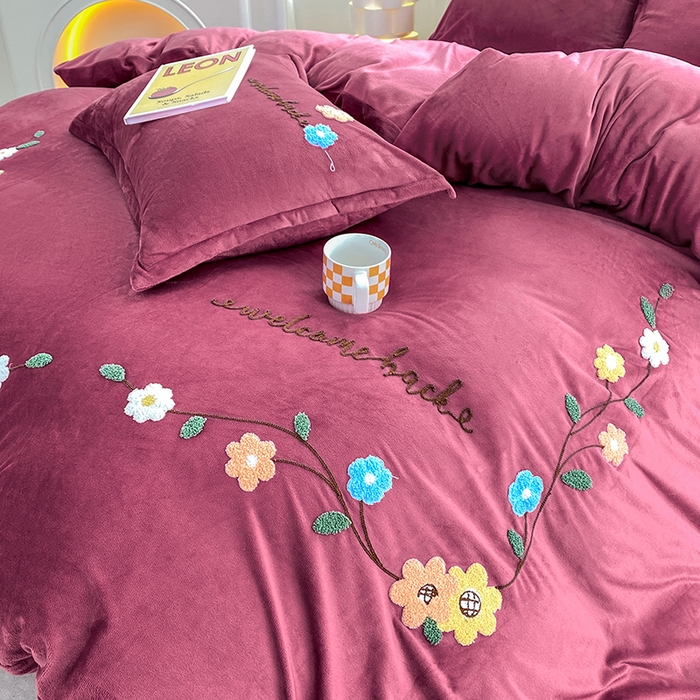 91家纺网 家纺一手货源 找家纺 提花大世界 2025新款宝宝绒绣花款牛奶绒婴儿绒保暖四件套 花之隐逸-深豆沙