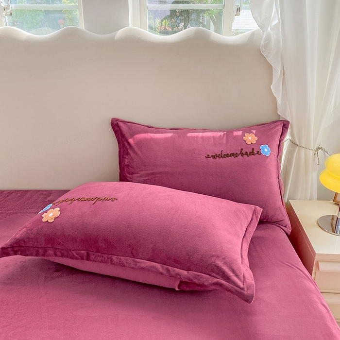 91家纺网 家纺一手货源 找家纺 提花大世界 2025新款宝宝绒绣花款牛奶绒婴儿绒保暖四件套 花之隐逸-深豆沙