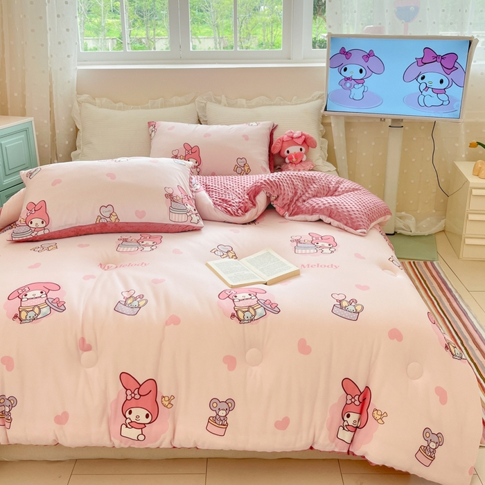 91家纺网 家纺一手货源 找家纺 心卓 2025年新款直播三丽鸥针织棉豆豆被冬被加厚子被芯儿童学生成人款小熊美乐蒂