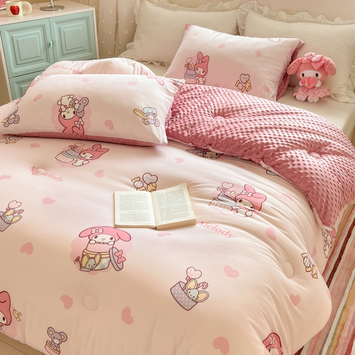 91家纺网 家纺一手货源 找家纺 心卓 2025年新款直播三丽鸥针织棉豆豆被冬被加厚子被芯儿童学生成人款小熊美乐蒂