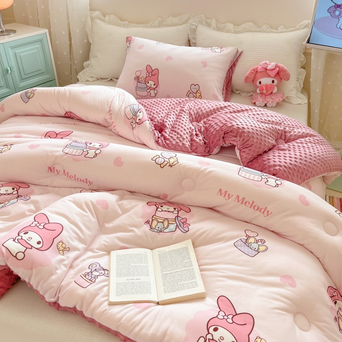 91家纺网 家纺一手货源 找家纺 心卓 2025年新款直播三丽鸥针织棉豆豆被冬被加厚子被芯儿童学生成人款小熊美乐蒂