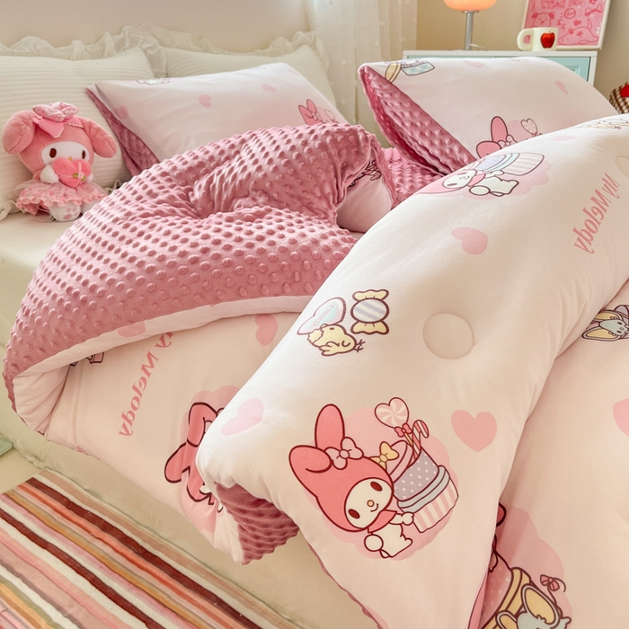 91家纺网 家纺一手货源 找家纺 心卓 2025年新款直播三丽鸥针织棉豆豆被冬被加厚子被芯儿童学生成人款小熊美乐蒂