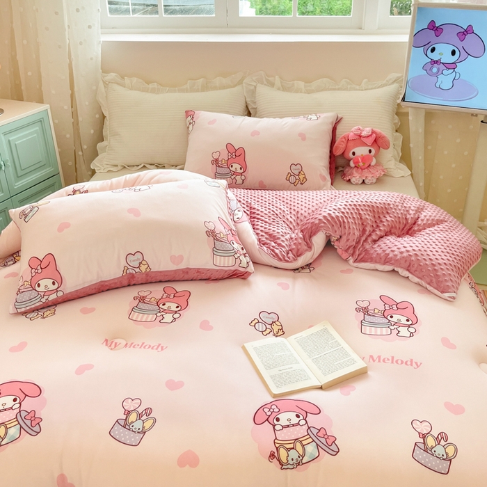 91家纺网 家纺一手货源 找家纺 心卓 2025年新款直播三丽鸥针织棉豆豆被冬被加厚子被芯儿童学生成人款小熊美乐蒂