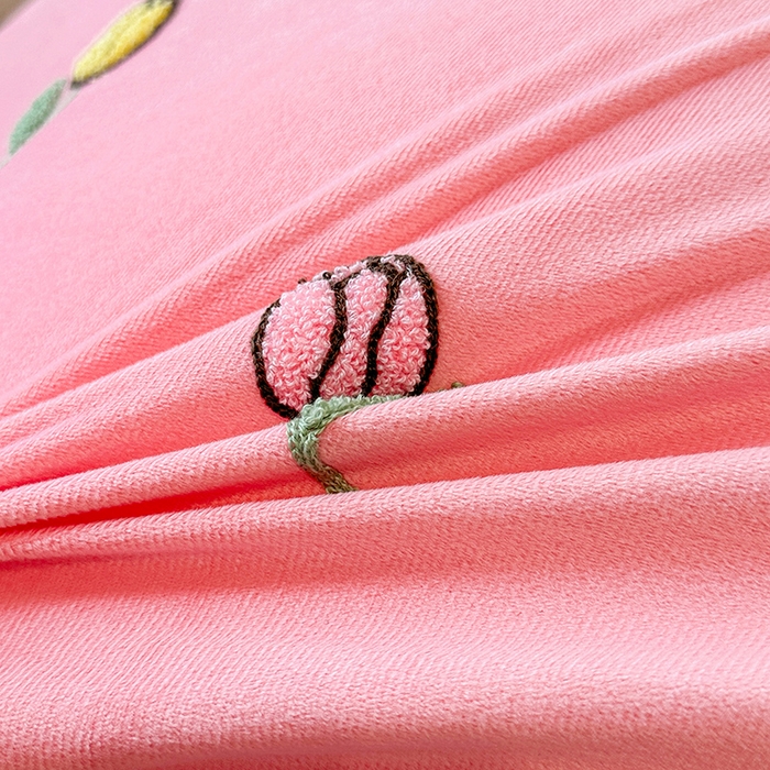 91家纺网 家纺一手货源 找家纺 提花大世界 2025新款宝宝绒绣花款牛奶绒婴儿绒保暖四件套 兔兔花园-粉玉