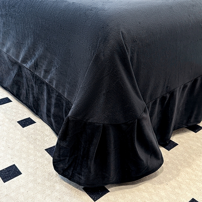 91家纺网 家纺一手货源 找家纺 提花大世界 2025新款宝宝绒绣花款牛奶绒婴儿绒保暖四件套 兔兔花园-赫本风