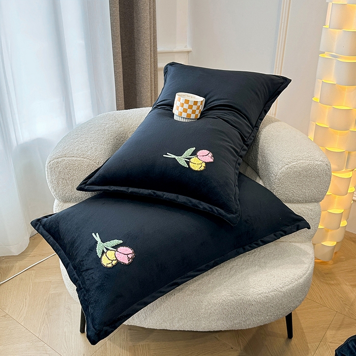 91家纺网 家纺一手货源 找家纺 提花大世界 2025新款宝宝绒绣花款牛奶绒婴儿绒保暖四件套 兔兔花园-赫本风