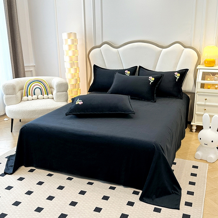 91家纺网 家纺一手货源 找家纺 提花大世界 2025新款宝宝绒绣花款牛奶绒婴儿绒保暖四件套 兔兔花园-赫本风