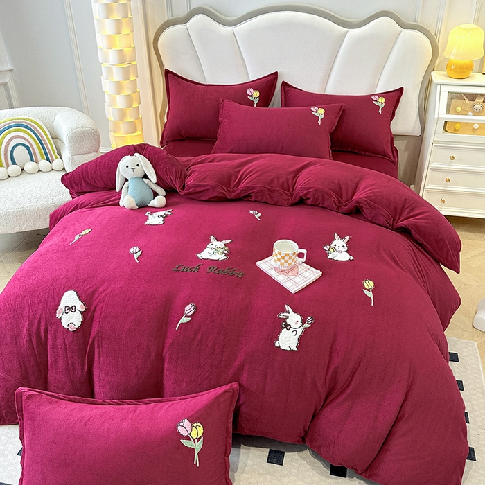 提花大世界 2025新款宝宝绒绣花款牛奶绒婴儿绒保暖四件套 兔兔花园-酒红