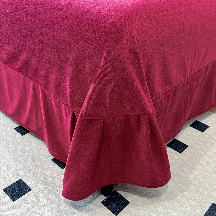 91家纺网 家纺一手货源 找家纺 提花大世界 2025新款宝宝绒绣花款牛奶绒婴儿绒保暖四件套 兔兔花园-酒红