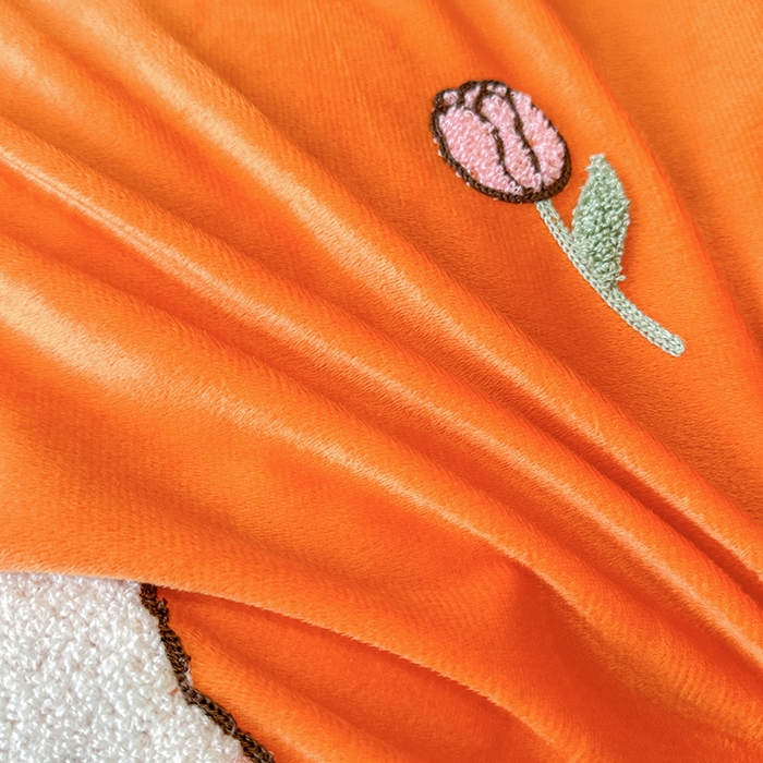 91家纺网 家纺一手货源 找家纺 提花大世界 2025新款宝宝绒绣花款牛奶绒婴儿绒保暖四件套 兔兔花园-橘色