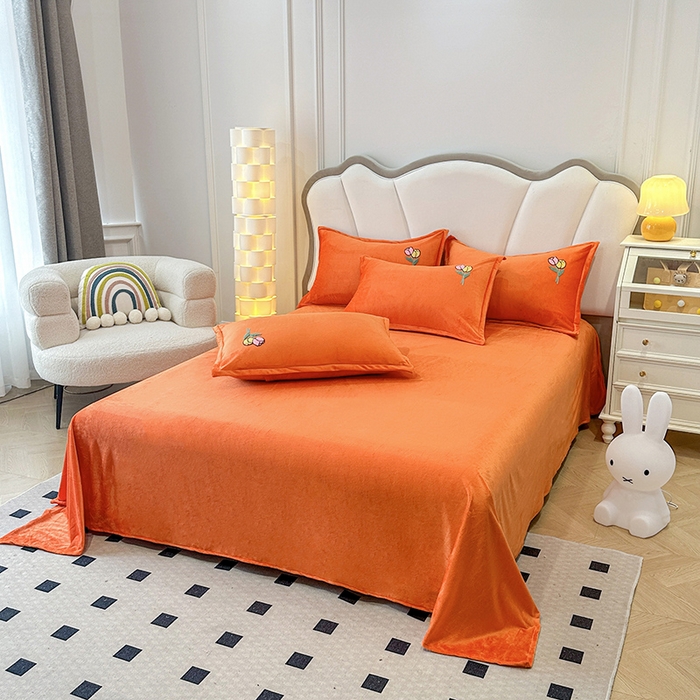 91家纺网 家纺一手货源 找家纺 提花大世界 2025新款宝宝绒绣花款牛奶绒婴儿绒保暖四件套 兔兔花园-橘色