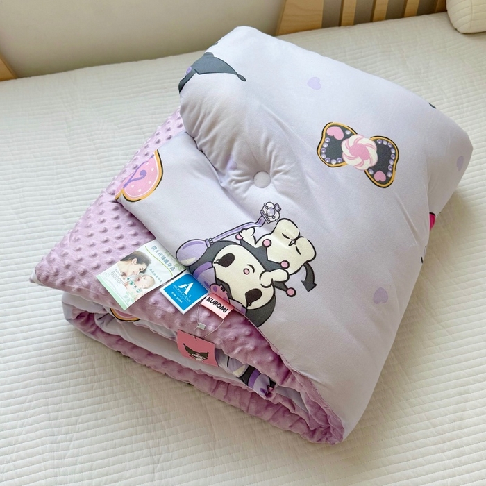 91家纺网 家纺一手货源 找家纺 心卓 2025年新款直播三丽鸥针织棉豆豆被冬被子被芯学生儿童成人款苹果库洛米